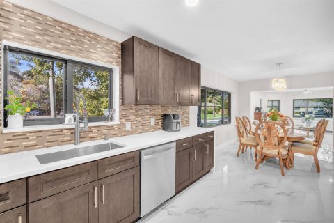 Villa ou maison à vendre à Miami, Floride: 3 chambres, 240.52 m2 № 2146831 - photo 12