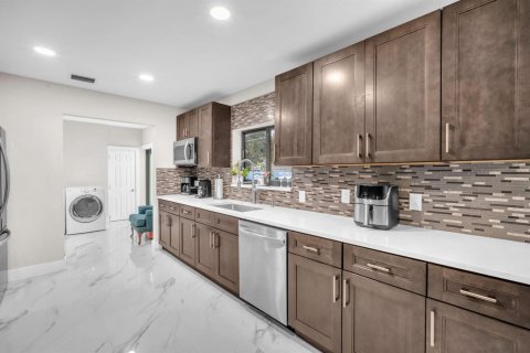 Villa ou maison à vendre à Miami, Floride: 3 chambres, 240.52 m2 № 2146831 - photo 13