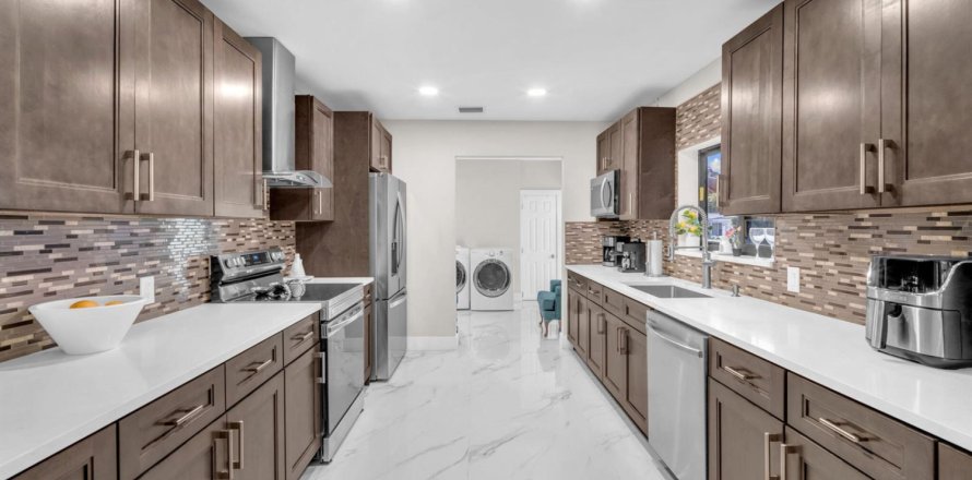 Villa ou maison à Miami, Floride 3 chambres, 240.52 m2 № 2146831