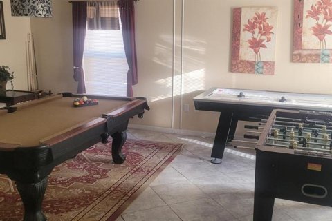 House in Davenport, Florida 6 bedrooms, 301.47 sq.m. № 1407978 - photo 3
