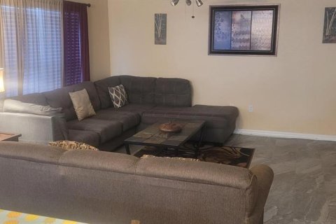House in Davenport, Florida 6 bedrooms, 301.47 sq.m. № 1407978 - photo 4