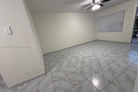 Copropriété à louer à Coral Springs, Floride: 2 chambres, 76.18 m2 № 1987195 - photo 6