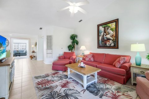 House in Fort Myers, Florida 2 bedrooms, 166.95 sq.m. № 2081962 - photo 12