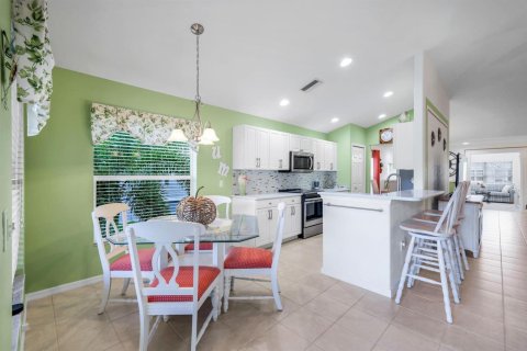 House in Fort Myers, Florida 2 bedrooms, 166.95 sq.m. № 2081962 - photo 17