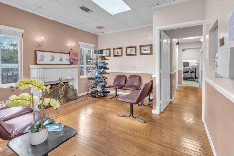 Commercial property in Miami, Florida № 1807788 - photo 12