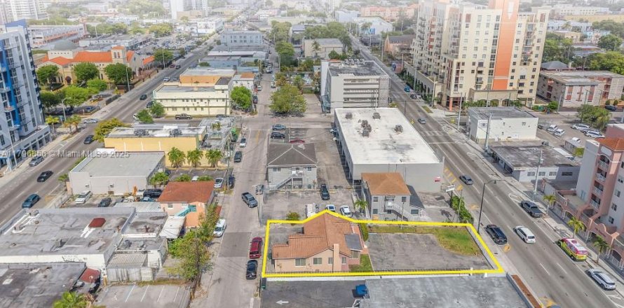Commercial property in Miami, Florida № 1807788