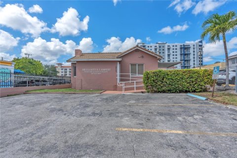 Commercial property in Miami, Florida № 1807788 - photo 5