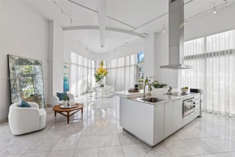 Condominio en venta en Miami Beach, Florida, 2 dormitorios, 191.1 m2 № 1859785 - foto 15