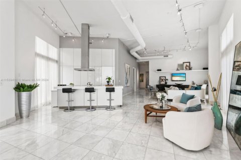 Condominio en venta en Miami Beach, Florida, 2 dormitorios, 191.1 m2 № 1859785 - foto 12