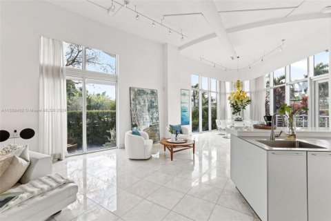 Condominio en venta en Miami Beach, Florida, 2 dormitorios, 191.1 m2 № 1859785 - foto 17