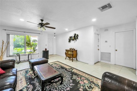 Villa ou maison à vendre à Coral Springs, Floride: 3 chambres, 158.86 m2 № 2066879 - photo 4