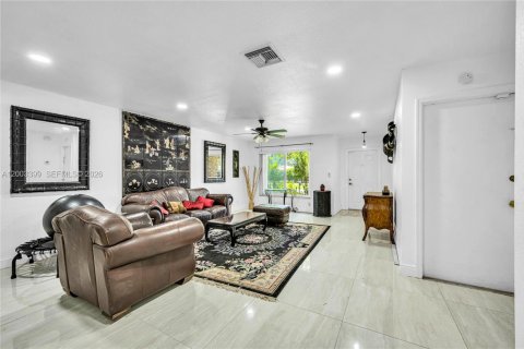 Villa ou maison à vendre à Coral Springs, Floride: 3 chambres, 158.86 m2 № 2066879 - photo 2