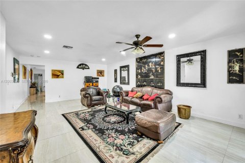 Villa ou maison à vendre à Coral Springs, Floride: 3 chambres, 158.86 m2 № 2066879 - photo 3