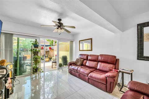 Villa ou maison à vendre à Coral Springs, Floride: 3 chambres, 158.86 m2 № 2066879 - photo 12