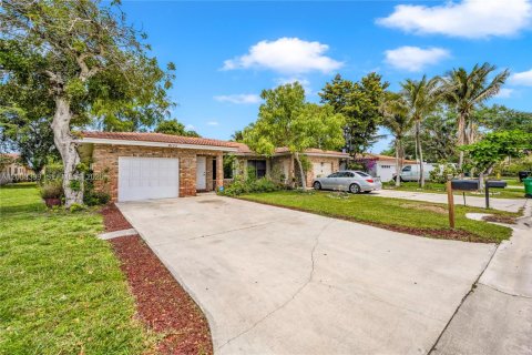 Villa ou maison à vendre à Coral Springs, Floride: 3 chambres, 158.86 m2 № 2066879 - photo 1