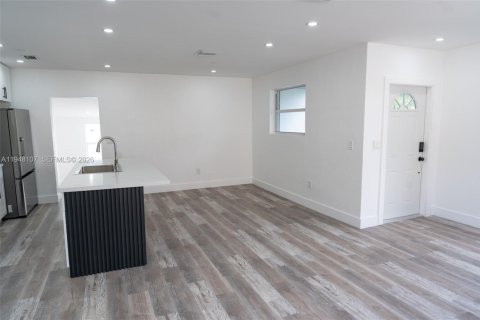 Villa ou maison à vendre à Miami, Floride: 4 chambres № 2004632 - photo 7