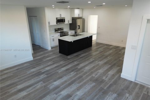 Villa ou maison à vendre à Miami, Floride: 4 chambres № 2004632 - photo 3