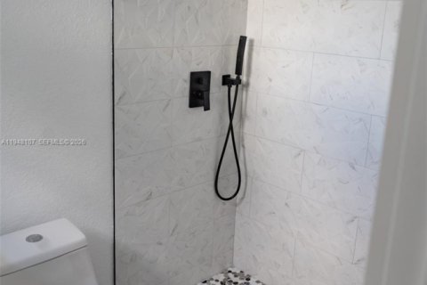 Villa ou maison à vendre à Miami, Floride: 4 chambres № 2004632 - photo 28