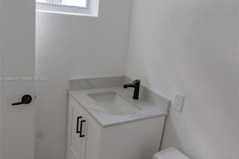 Villa ou maison à vendre à Miami, Floride: 4 chambres № 2004632 - photo 30