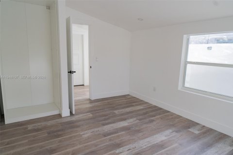 Villa ou maison à vendre à Miami, Floride: 4 chambres № 2004632 - photo 19