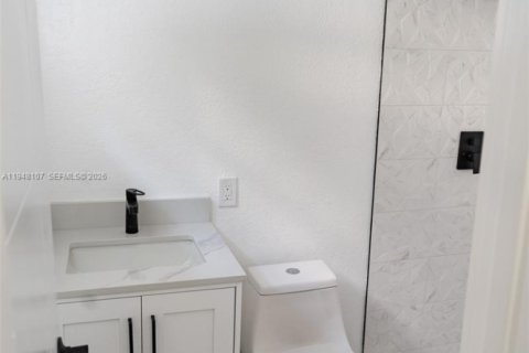 Villa ou maison à vendre à Miami, Floride: 4 chambres № 2004632 - photo 29