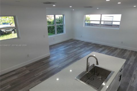 Villa ou maison à vendre à Miami, Floride: 4 chambres № 2004632 - photo 9