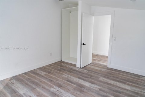 Villa ou maison à vendre à Miami, Floride: 4 chambres № 2004632 - photo 20