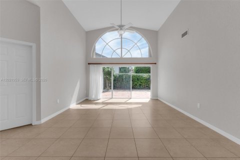 Villa ou maison à louer à Doral, Floride: 3 chambres, 176.98 m2 № 2086214 - photo 14