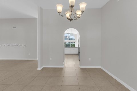 Villa ou maison à louer à Doral, Floride: 3 chambres, 176.98 m2 № 2086214 - photo 8