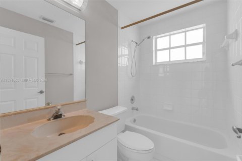 Villa ou maison à louer à Doral, Floride: 3 chambres, 176.98 m2 № 2086214 - photo 25