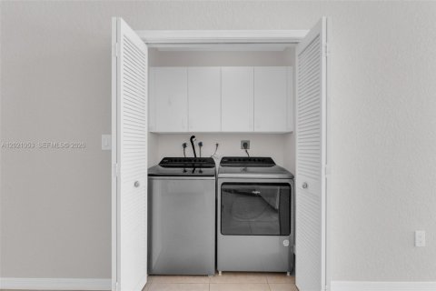 Villa ou maison à louer à Doral, Floride: 3 chambres, 176.98 m2 № 2086214 - photo 12