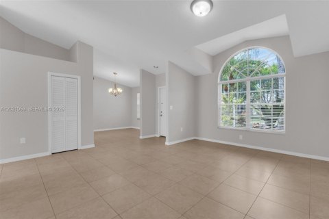 Villa ou maison à louer à Doral, Floride: 3 chambres, 176.98 m2 № 2086214 - photo 11