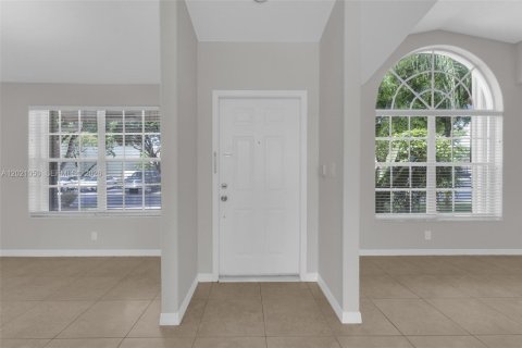 Villa ou maison à louer à Doral, Floride: 3 chambres, 176.98 m2 № 2086214 - photo 9