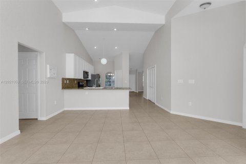 Villa ou maison à louer à Doral, Floride: 3 chambres, 176.98 m2 № 2086214 - photo 6
