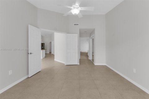 Villa ou maison à louer à Doral, Floride: 3 chambres, 176.98 m2 № 2086214 - photo 16