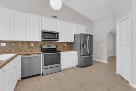 Villa ou maison à louer à Doral, Floride: 3 chambres, 176.98 m2 № 2086214 - photo 3