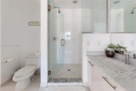 Condo in Miami, Florida, 2 bedrooms  № 1981932 - photo 17