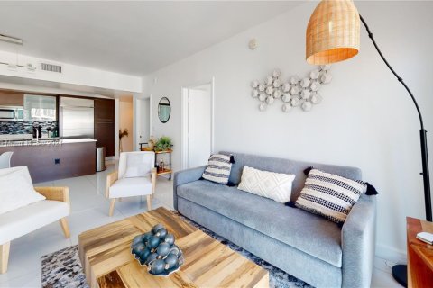 Condo in Miami, Florida, 2 bedrooms  № 1981932 - photo 2
