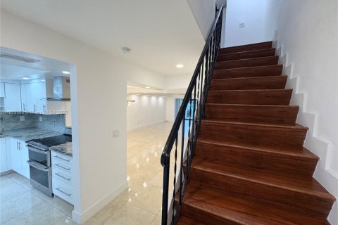 Copropriété à louer à North Miami Beach, Floride: 3 chambres, 138.05 m2 № 1898308 - photo 17
