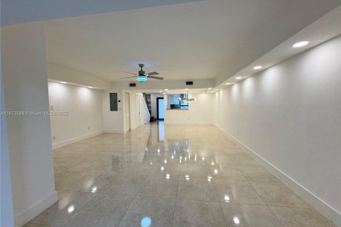 Condo in North Miami Beach, Florida, 3 bedrooms  № 1898308 - photo 10