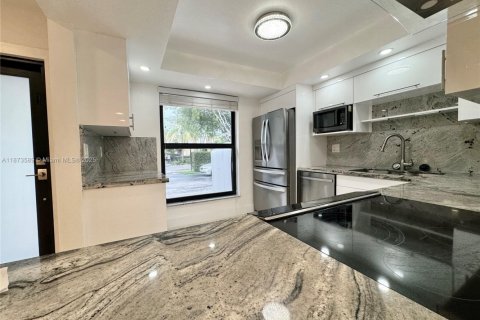 Condo in North Miami Beach, Florida, 3 bedrooms  № 1898308 - photo 8