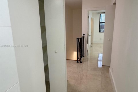 Condo in North Miami Beach, Florida, 3 bedrooms  № 1898308 - photo 20