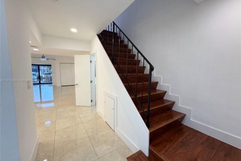Condo in North Miami Beach, Florida, 3 bedrooms  № 1898308 - photo 16