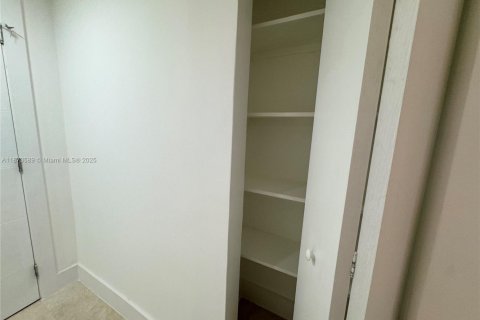 Condo in North Miami Beach, Florida, 3 bedrooms  № 1898308 - photo 19