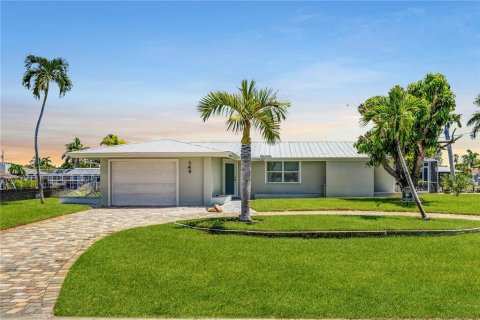 Casa en Fort Myers Beach, Florida 3 dormitorios, 149.39 m2 № 2358185