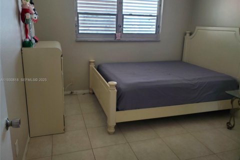 Condominio en venta en Hallandale Beach, Florida, 2 dormitorios, 87.33 m2 № 1989516 - foto 5