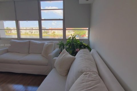 Copropriété à vendre à Miami, Floride: 1 chambre, 79.99 m2 № 2038039 - photo 3