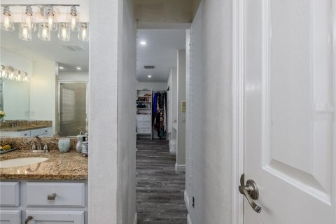 House in Land O' Lakes, Florida 5 bedrooms, 316.43 sq.m. № 2378036 - photo 26