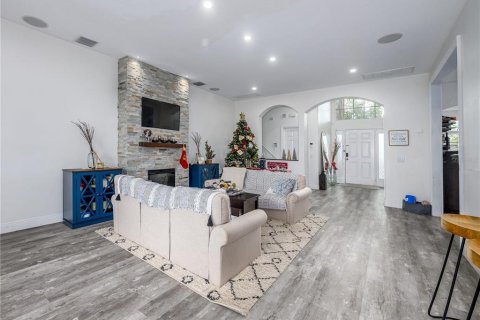 House in Land O' Lakes, Florida 5 bedrooms, 316.43 sq.m. № 2378036 - photo 12