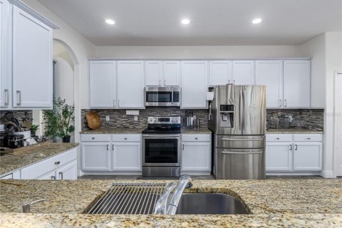 House in Land O' Lakes, Florida 5 bedrooms, 316.43 sq.m. № 2378036 - photo 14